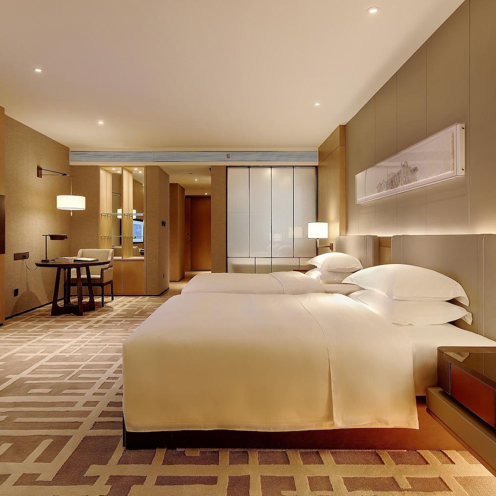 Dongguan Dongcheng International Hotel - Free Shuttle Buses For Executive Room Guests During Canton Fair Exterior photo
