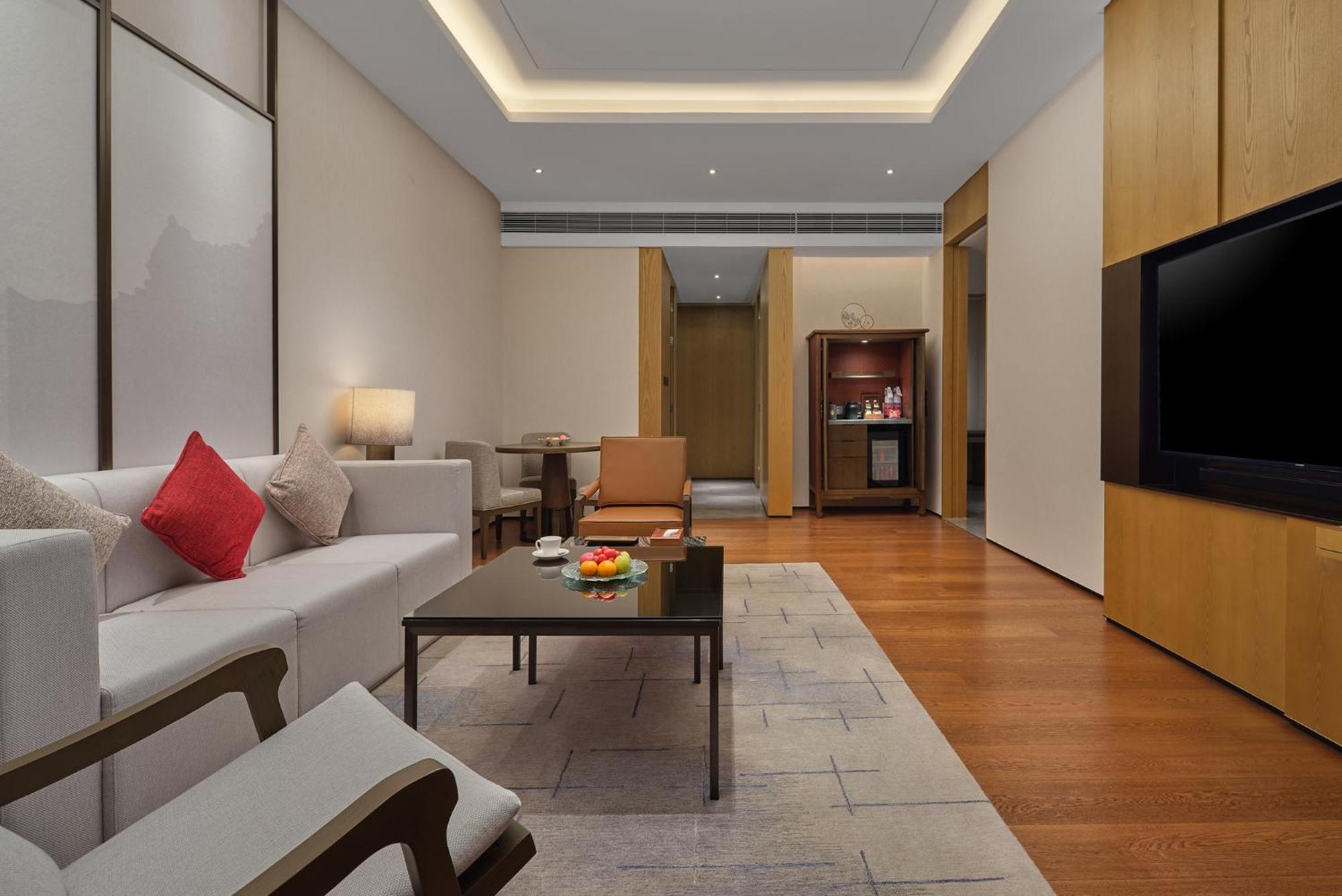 Dongguan Dongcheng International Hotel - Free Shuttle Buses For Executive Room Guests During Canton Fair Exterior photo