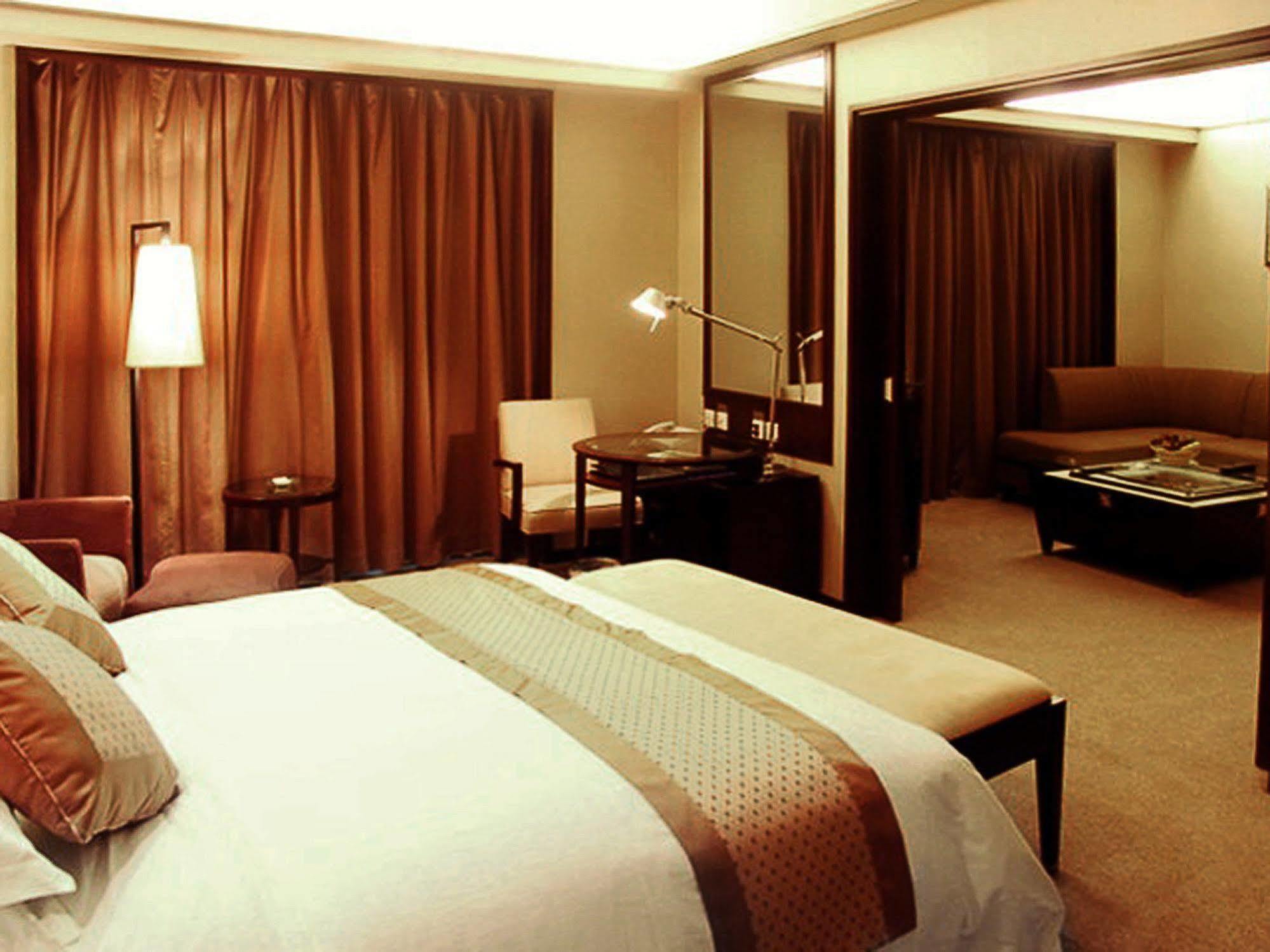 Dongguan Dongcheng International Hotel - Free Shuttle Buses For Executive Room Guests During Canton Fair Exterior photo